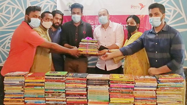 সুবিধাবঞ্চিত শিশুদের জন্য ১৫ হাজার বই বিতরণ করেছে বিকাশ | বিবিধ নিউজ 