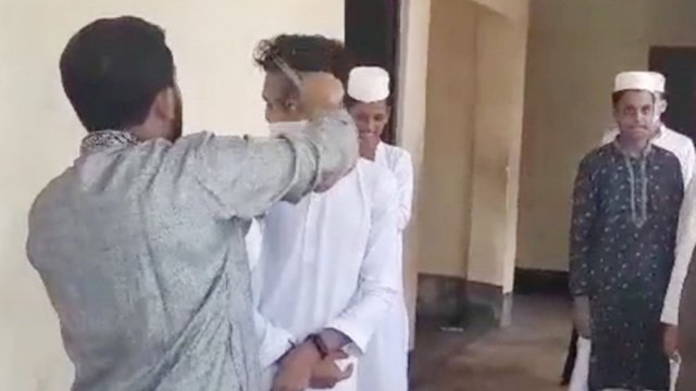 এবার মাদরাসার ৬ শিক্ষার্থীর চুল কেটে দিলেন শিক্ষক | মাদরাসা নিউজ 