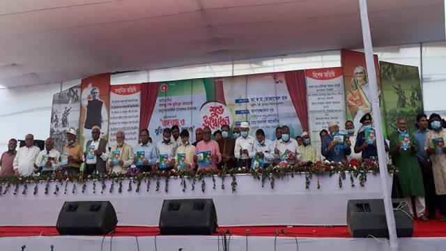 বীর মুক্তিযোদ্ধাদের মিলন মেলায় শিক্ষার্থীদের জন্য ‘অন্বেষণ’ বইয়ের মোড়ক উন্মেচন | বিবিধ নিউজ 