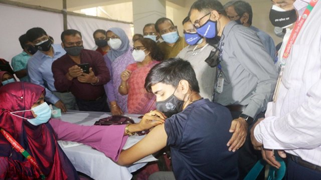 শিক্ষার্থীদের জন্য জাবিতে টিকা কেন্দ্র | বিশ্ববিদ্যালয় নিউজ 