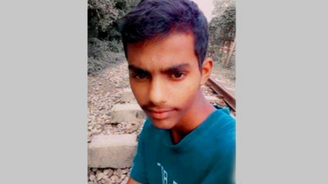 ট্রেনের ধাক্কায় রেললাইনে বসে থাকা ছাত্রের মৃত্যু | স্কুল নিউজ 