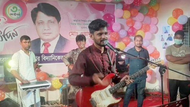 স্কুলের ভেতর জন্মদিন উদযাপন, প্রধান শিক্ষকের বিরুদ্ধে তদন্ত শুরু | স্কুল নিউজ 