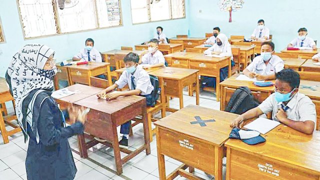 বিশ্বে সশরীরে পাঠদান চলছে মাত্র ৫০ শতাংশ স্কুলে 