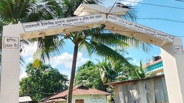 পূজামণ্ডপের নিরাপত্তায় থাকা পুলিশ-আনসারদের খাওয়াচ্ছে মাদরাসা কর্তৃপক্ষ | বিবিধ নিউজ 