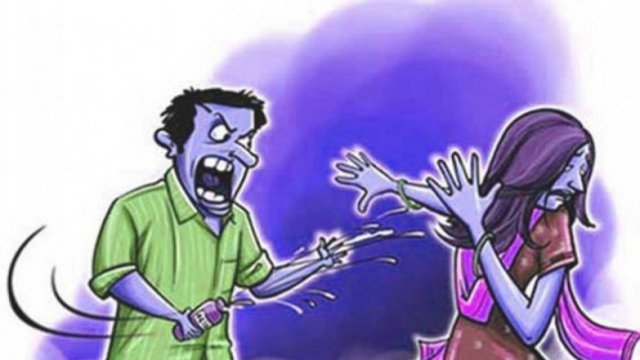 এসিডে ছাত্রীর মুখ ঝলসে দিলো দুর্বৃত্তরা | কলেজ নিউজ 