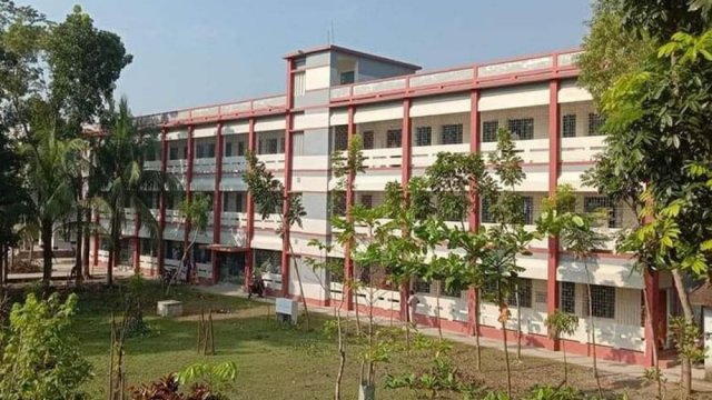 নিয়োগ পরীক্ষায় অনিয়ম : গ্রেফতার প্রভাষকের বিরুদ্ধে ব্যবস্থা নেয়নি কর্তৃপক্ষ | কলেজ নিউজ 
