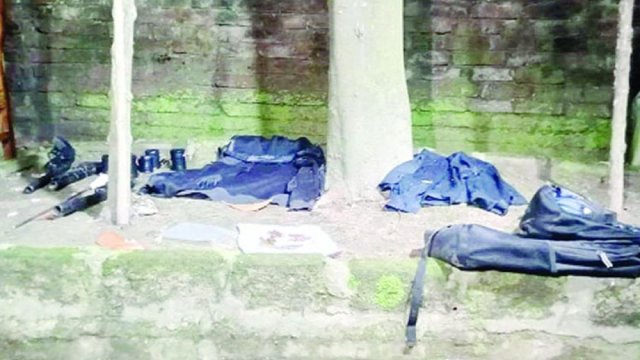 কাউন্সিলর সোহেল হত্যা : অস্ত্র-পোশাক ফেলে গেছে দুর্বৃত্তরা | বিবিধ নিউজ 