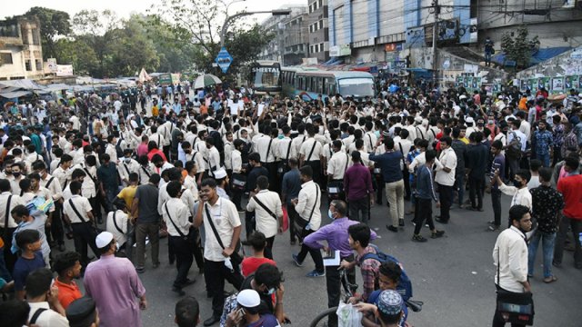 নটর ডেম ছাত্রের মৃত্যু : শিক্ষার্থীদের সড়ক অবরোধ প্রত্যাহার | কলেজ নিউজ 