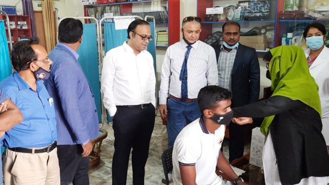 টিকা পেলেন অভয়নগরের ৭৯২ এইচএসসি পরীক্ষার্থী | কলেজ নিউজ 