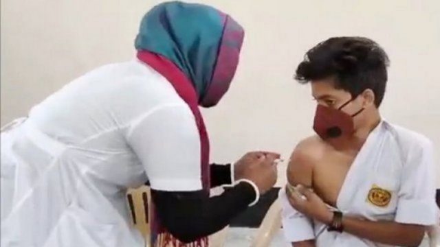 আইডি-রেজিস্ট্রেশন কার্ড দেখালেই টিকা পাবে শিক্ষার্থীরা | স্কুল নিউজ 