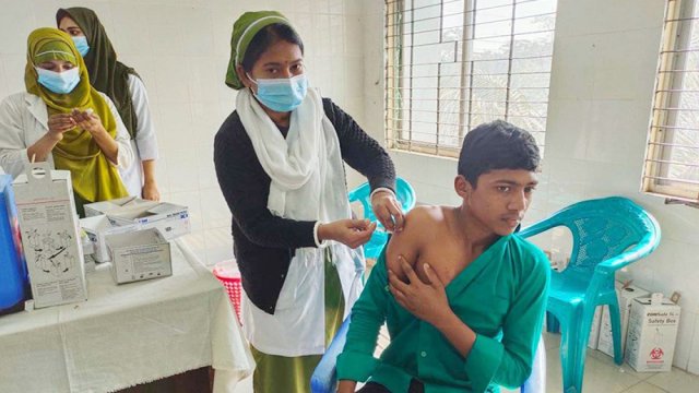 টিকা পেয়েছে আমতলীর ৭ হাজার ৩০০ শিক্ষার্থী, চাহিদা ২৪ হাজার | করোনা আপডেট নিউজ 