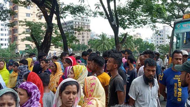 পাওনা টাকা আদায়ের দাবিতে রামপুরায় বিক্ষোভ 