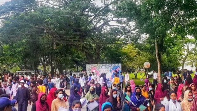 খুবি উপকেন্দ্রে ঢাবির ‘ক’ ইউনিটের ভর্তি পরীক্ষায় উপস্থিতি ৯৭ শতাংশ | ভর্তি নিউজ 