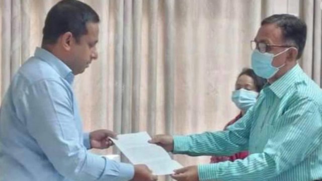 শিক্ষিকাকে শিক্ষা কর্মকর্তার কুপ্রস্তাব, শাস্তির দাবিতে ডিসিকে স্মারকলিপি | স্কুল নিউজ 