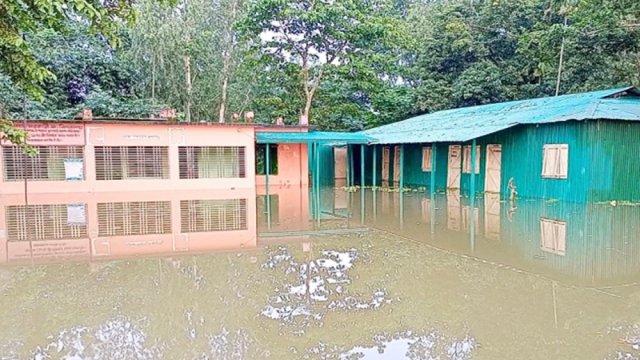 গাইবান্ধায় ৪০ হাজার মানুষ পানিবন্দি 