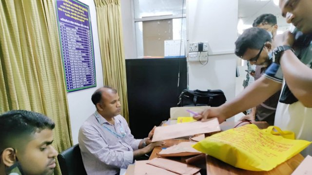 শিক্ষক নিয়োগ : নির্বাচিতদের ভি-রোল ফরম জমার সুযোগ বৃহস্পতিবার পর্যন্ত | শিক্ষক নিবন্ধন নিউজ 