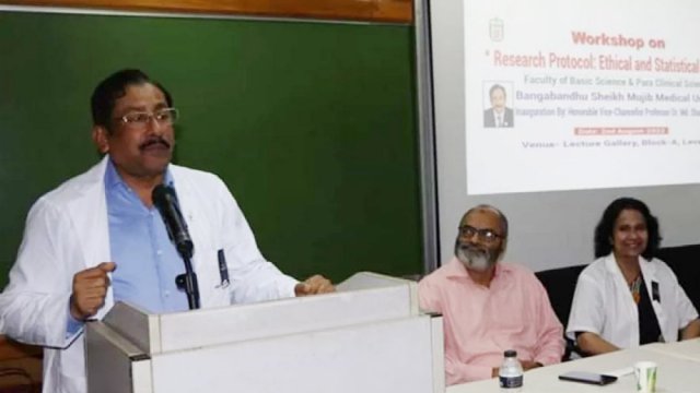 করোনার চতুর্থ ডোজ নিতে হবে কি না, শিগগিরই জানা যাবে | করোনা আপডেট নিউজ 
