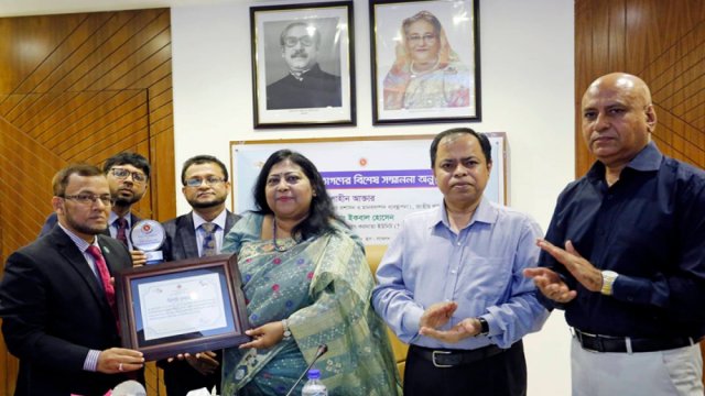 শীর্ষ করদাতার সম্মাননা পেলো ইসলামী ব্যাংক 