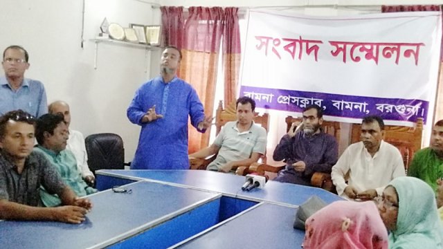 সভাপতির হাতে উপাধ্যক্ষ লাঞ্ছিত : প্রতিবাদে ক্লাস বর্জন 