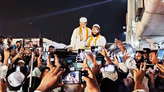 তিলাওয়াতে বিশ্বজয় করে দেশে ফিরেছে তাকরিম, বিমানবন্দরে উপচে পড়া ভিড় 