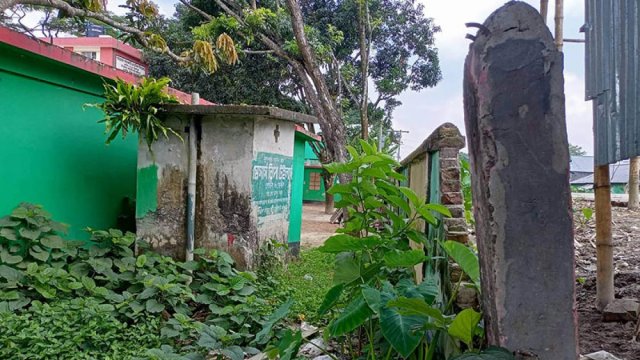 স্কুলের গাইডওয়াল যেনো ‘মরণ ফাঁদ’, খেলাধুলা করতে পারছেন না শিক্ষার্থীরা | স্কুল নিউজ 