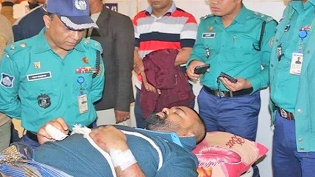 হলে ঢুকে ছাত্রলীগ নেতাকে কুপিয়ে জখম | বিশ্ববিদ্যালয় নিউজ 