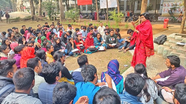 খোলা আকাশের নিচে জীবন জয়ের ক্লাস! | বিশ্ববিদ্যালয় নিউজ 