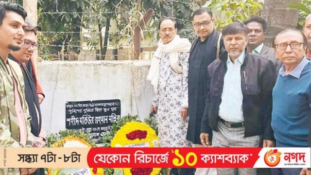 ৫৪ বছর পর নামফলক বসলো শহীদ মতিউরের কবরে | বিবিধ নিউজ 