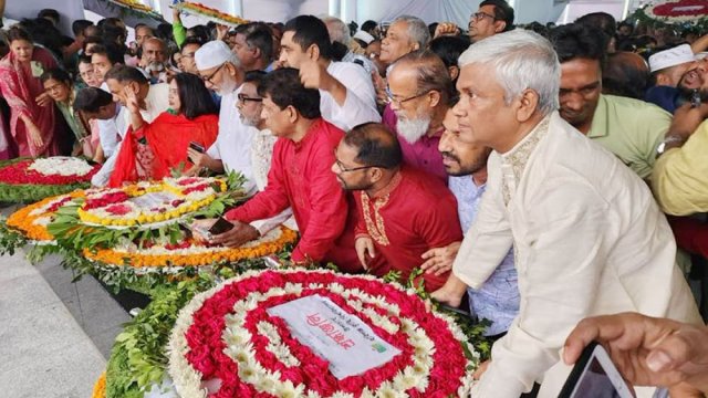 বঙ্গবন্ধুর জন্মদিনে হকৃবি উপাচার্যের শ্রদ্ধা | বিশ্ববিদ্যালয় নিউজ 