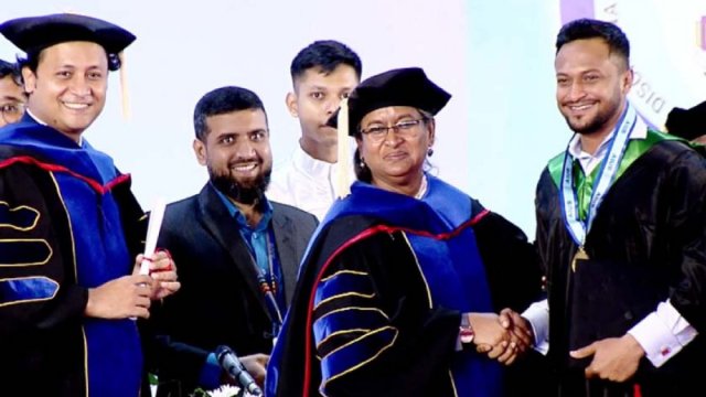 অবশেষে গ্রাজুয়েট হলেন সাকিব | খেলাধুলা নিউজ 