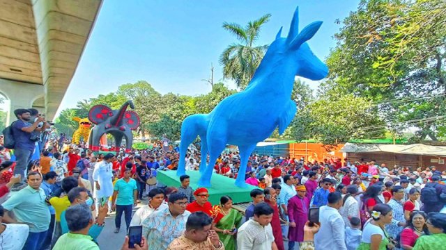 মঙ্গল শোভাযাত্রায় তারুণ্যের উচ্ছ্বাস, শান্তি ফেরানোর প্রত্যাশা | বিশ্ববিদ্যালয় নিউজ 
